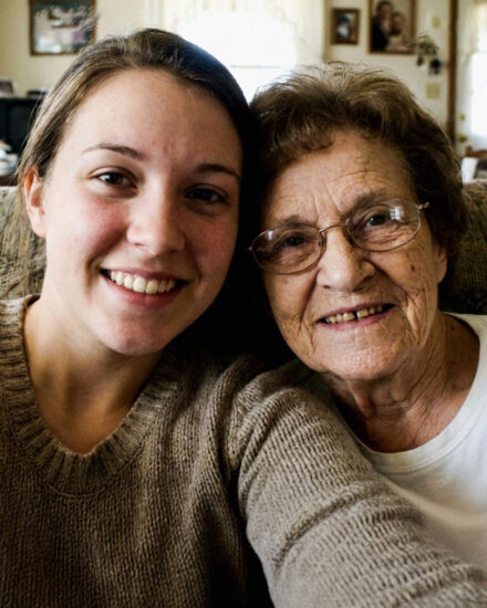 I took care of my elderly neighbor — after her death, the police knocked on my door, and when I found out why, my knees flinched